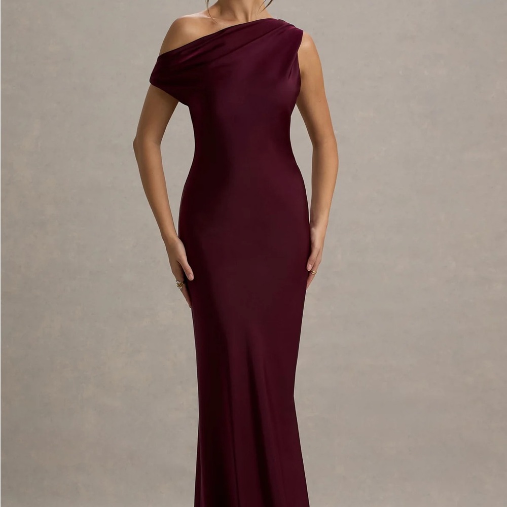 Elegant Off-Shoulder Burgundy Dress